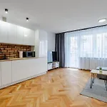 Wawrzyniaka Very Berry Modern For 6 Guests Near Old Zoo By Renters *