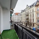 Wawrzyniaka Very Berry Modern For 6 Guests Near Old Zoo By Renters Poznań