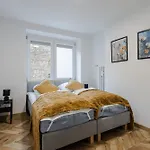 Wawrzyniaka Very Berry Modern For 6 Guests Near Old Zoo By Renters Apartman Poznań