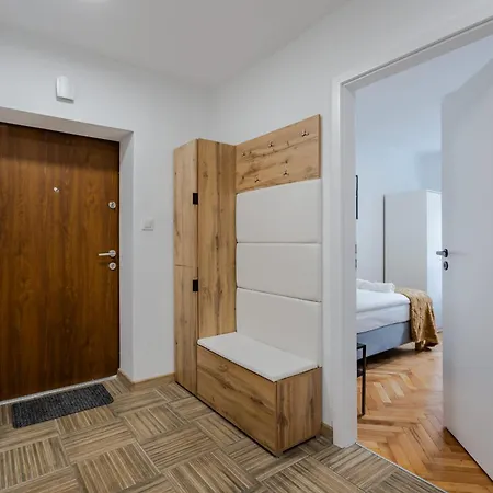 Wawrzyniaka Very Berry Modern For 6 Guests Near Old Zoo By Renters Lägenhet Poznań