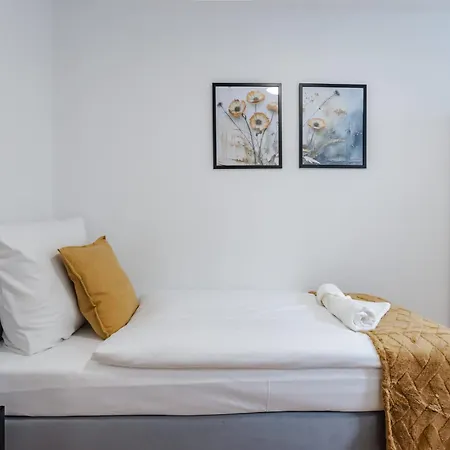 Wawrzyniaka Very Berry Modern For 6 Guests Near Old Zoo By Renters * 포즈난