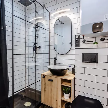 Wawrzyniaka Very Berry Modern For 6 Guests Near Old Zoo By Renters * 포즈난