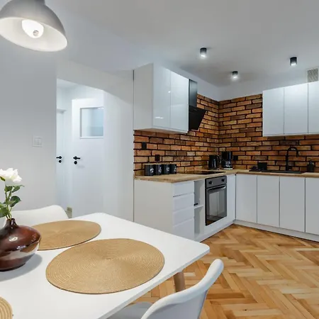 Wawrzyniaka Very Berry Modern For 6 Guests Near Old Zoo By Renters 아파트 *