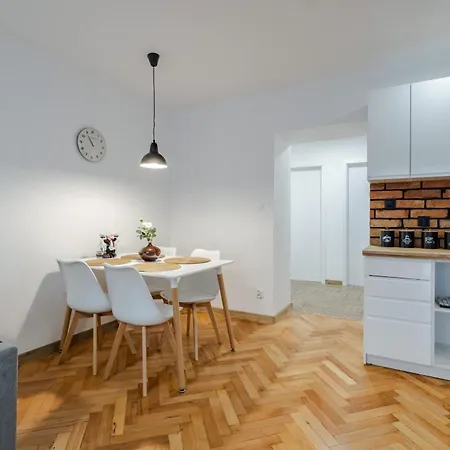 Wawrzyniaka Very Berry Modern For 6 Guests Near Old Zoo By Renters 아파트