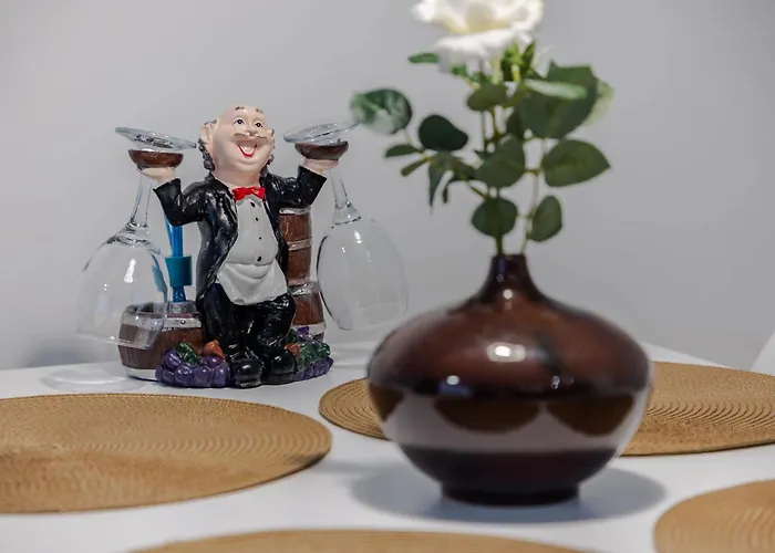 Apartamento Wawrzyniaka Very Berry Modern For 6 Guests Near Old Zoo By Renters Poznan