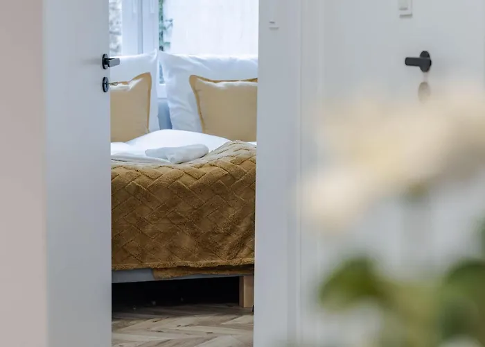 Apartamento Wawrzyniaka Very Berry Modern For 6 Guests Near Old Zoo By Renters Poznan