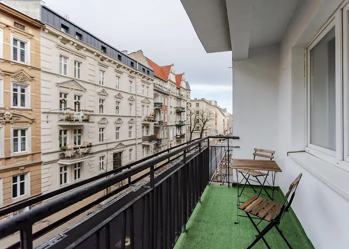 Wawrzyniaka Very Berry Modern For 6 Guests Near Old Zoo By Renters