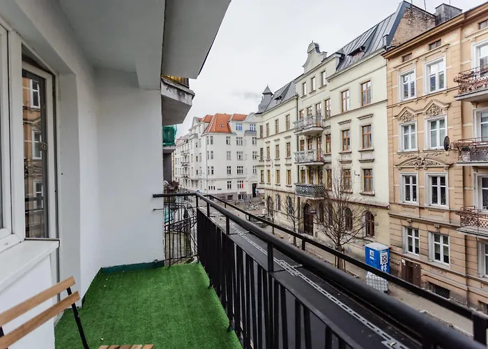 Wawrzyniaka Very Berry Modern For 6 Guests Near Old Zoo By Renters Poznan