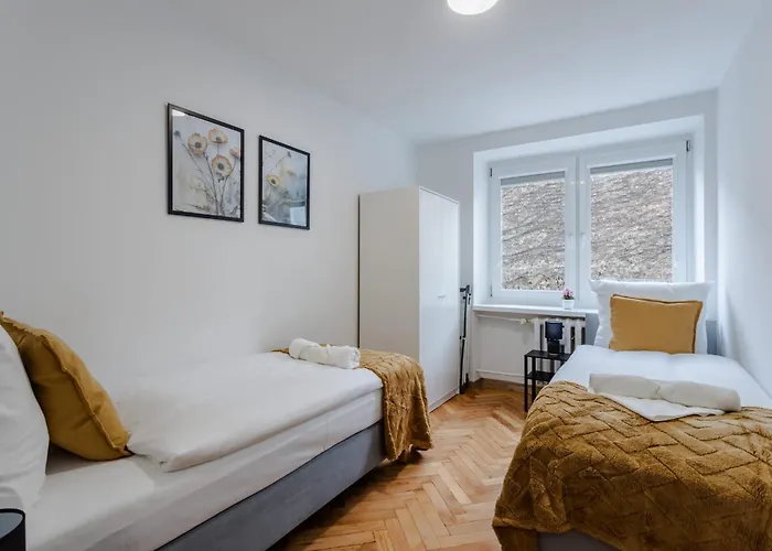 Apartamento Wawrzyniaka Very Berry Modern For 6 Guests Near Old Zoo By Renters *